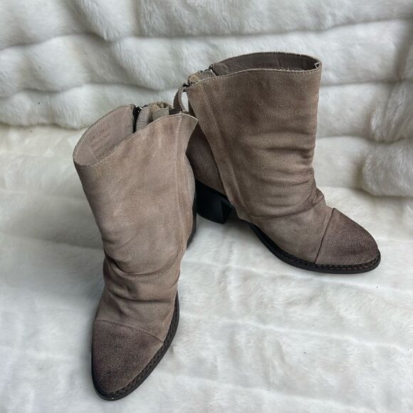 Sbicca Vintage Collection leather distressed suede light brown ankle boo… - Picture 8 of 10